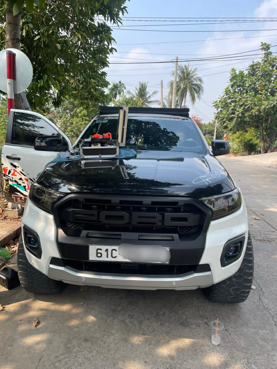 Hình ảnh thực tế dịch vụ hàn kính ô tô tại Đoàn Thắng Bình Dương