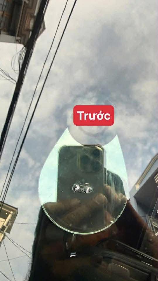 Trước khi xử lý: vết nứt rõ, có nguy cơ lan rộng